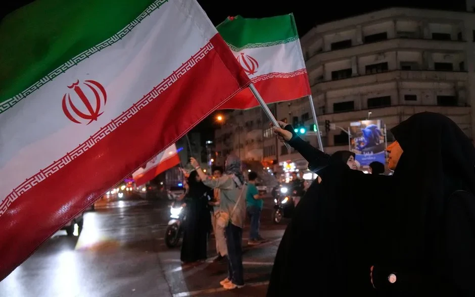 Tổng thống Trump cân nhắc nối lại không kích Iran Tổng thống Trump cân nhắc nối lại không kích Iran