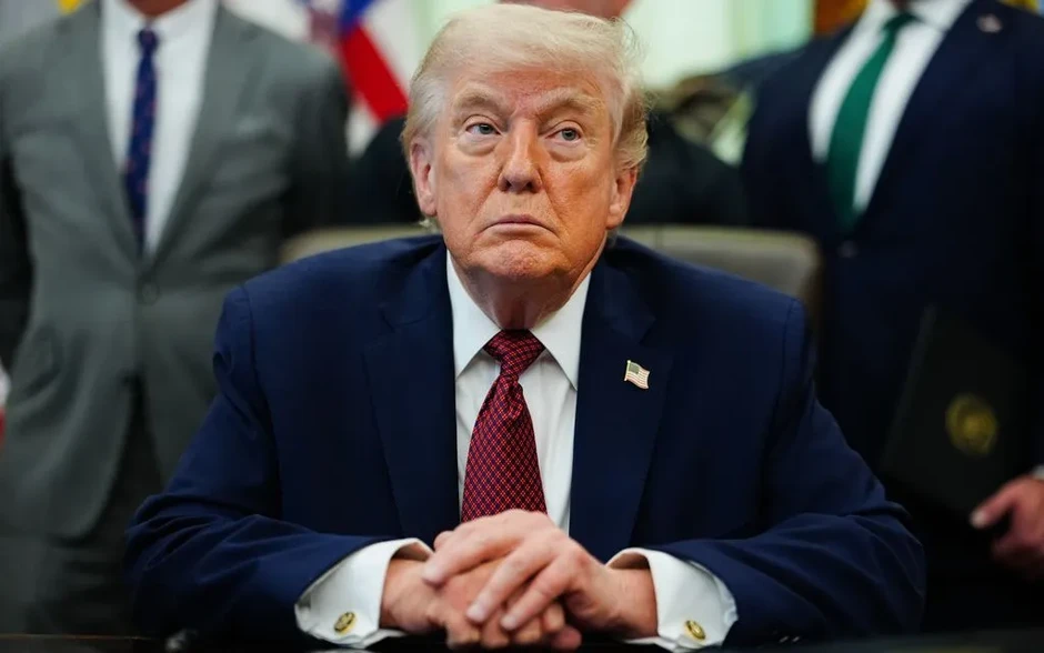 Tổng thống Trump cảnh báo cứng rắn về khả năng “phá hủy toàn diện” Iran Tổng thống Trump cảnh báo cứng rắn về khả năng “phá hủy toàn diện” Iran
