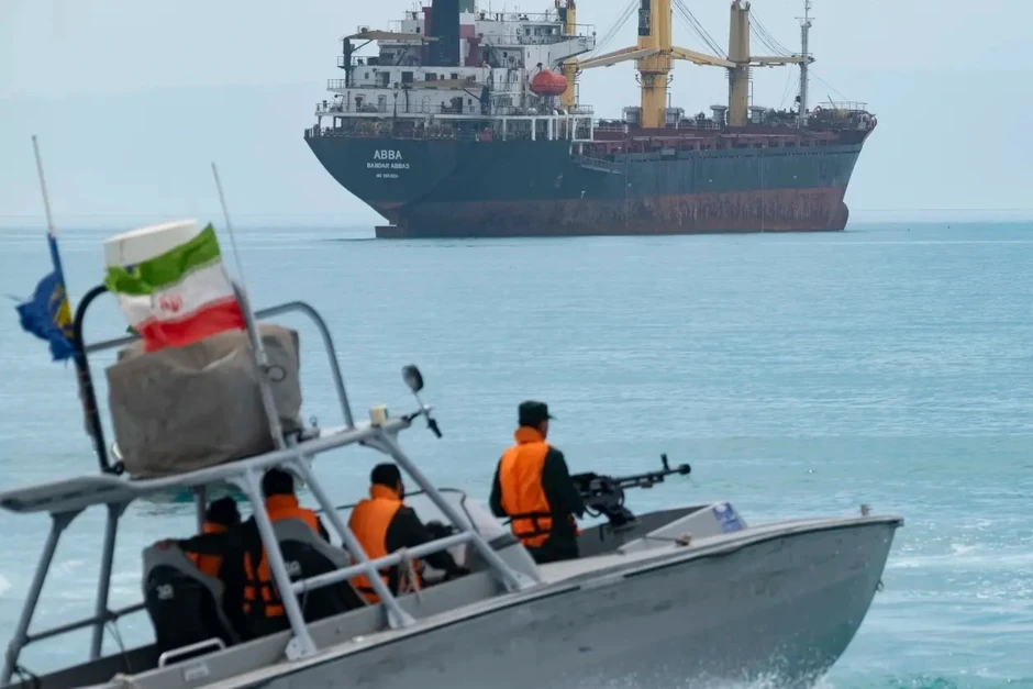 Tổng thống Trump cảnh báo Iran về thu phí qua eo biển Hormuz Tổng thống Trump cảnh báo Iran về thu phí qua eo biển Hormuz
