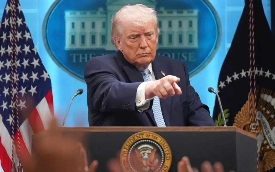 Tổng thống Trump đe dọa phá hủy các nhà máy điện và cầu đường của Iran trong vài giờ Tổng thống Trump đe dọa phá hủy các nhà máy điện và cầu đường của Iran trong vài giờ