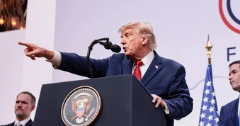 Tổng thống Trump dọa ném bom trở lại, Iran “đặt tay trên cò súng”