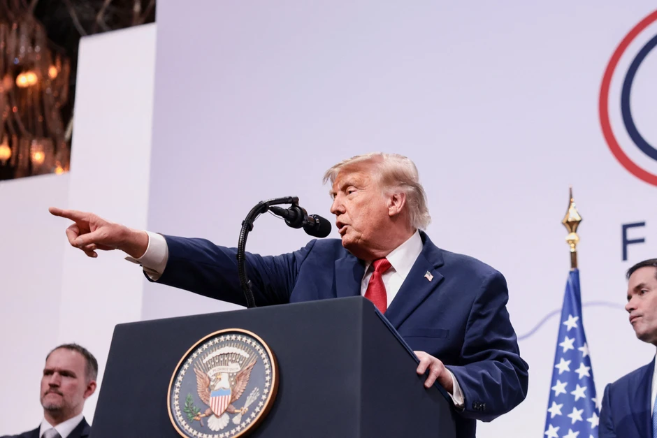 Tổng thống Trump dọa ném bom trở lại, Iran “đặt tay trên cò súng” Tổng thống Trump dọa ném bom trở lại, Iran “đặt tay trên cò súng”