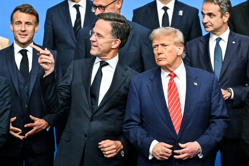 Tổng thống Trump dọa rút Mỹ khỏi NATO: Liên minh trên bờ vực tan rã Tổng thống Trump dọa rút Mỹ khỏi NATO: Liên minh trên bờ vực tan rã
