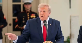 Tổng thống Trump dọa tấn công pháo đài hạt nhân Iran