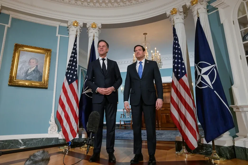 Tổng thống Trump gặp Tổng Thư ký NATO giữa lo ngại Mỹ rút khỏi liên minh Tổng thống Trump gặp Tổng Thư ký NATO giữa lo ngại Mỹ rút khỏi liên minh