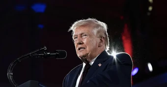 Tổng thống Trump gọi eo biển Hormuz là 'eo biển Trump' trong phát biểu tại Miami