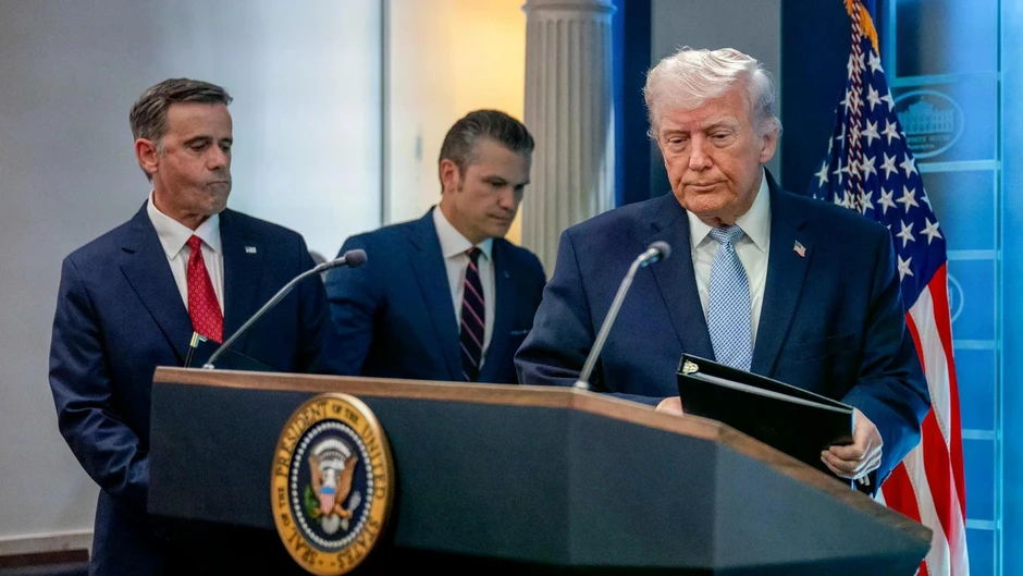 Tổng thống Trump họp khẩn với đội ngũ an ninh, cân nhắc tấn công Iran