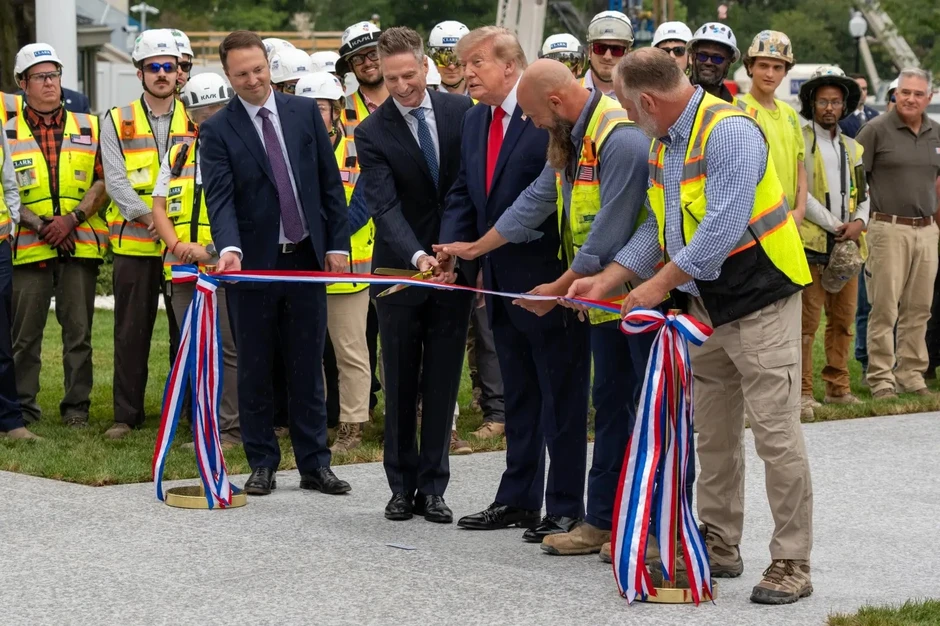 Tổng thống Trump khánh thành bãi đáp trực thăng mới của Nhà Trắng Tổng thống Trump khánh thành bãi đáp trực thăng mới của Nhà Trắng