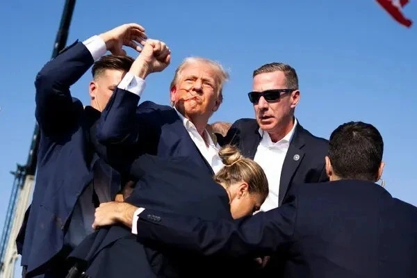 Tổng thống Trump không thích mặc áo chống đạn Tổng thống Trump không thích mặc áo chống đạn