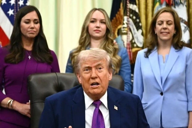 Tổng thống Trump nói lệnh ngừng bắn với Iran “nguy kịch” Tổng thống Trump nói lệnh ngừng bắn với Iran “nguy kịch”