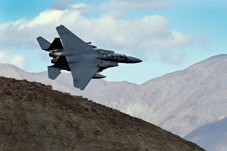 Tổng thống Trump nói tiêm kích F-15 của Mỹ bị tên lửa vác vai Iran bắn rơi