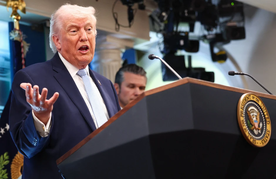 Tổng thống Trump nói về việc khơi thông eo biển Hormuz sau lệnh ngừng bắn Tổng thống Trump nói về việc khơi thông eo biển Hormuz sau lệnh ngừng bắn