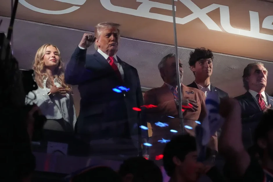 Tổng thống Trump thông báo thời gian "chiến thắng hoàn toàn" trước Iran Tổng thống Trump thông báo thời gian "chiến thắng hoàn toàn" trước Iran