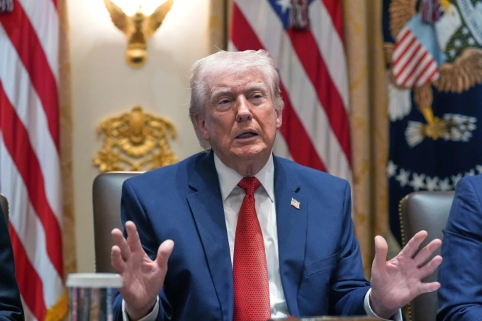 Tổng thống Trump tiếp tục hoãn kế hoạch tấn công nhà máy điện Iran