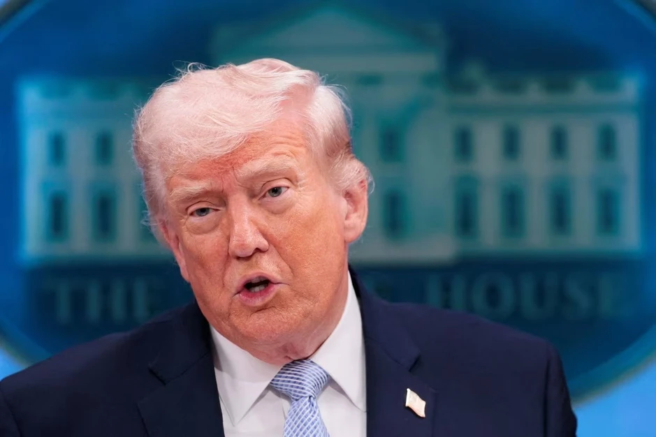 Tổng thống Trump tuyên bố Mỹ sẽ chặn các tàu thuyền đi qua eo biển Hormuz