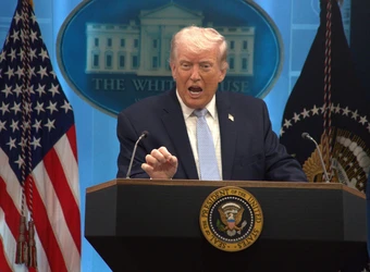 Tổng thống Trump tuyên bố sẽ đáp trả ‘rất mạnh’ sau khi UAV tấn công tàu chở LNG của Mỹ