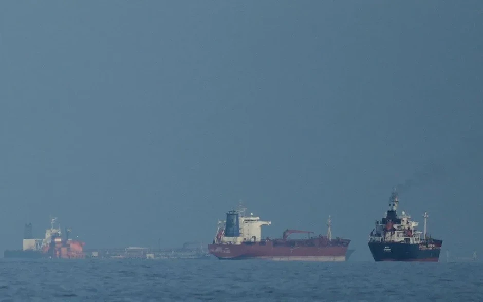 Tổng thống Trump và Iran xác nhận eo biển Hormuz được mở lại hoàn toàn Tổng thống Trump và Iran xác nhận eo biển Hormuz được mở lại hoàn toàn