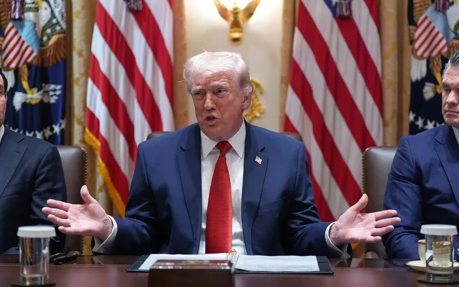 Tổng thống Trump xác nhận đàm phán với Iran và gia hạn dừng tấn công hạ tầng năng lượng Tổng thống Trump xác nhận đàm phán với Iran và gia hạn dừng tấn công hạ tầng năng lượng