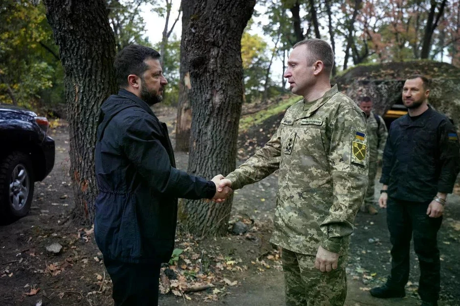 Tổng thống Ukraine thị sát lực lượng ở 'chảo lửa' Donetsk Tổng thống Ukraine thị sát lực lượng ở 'chảo lửa' Donetsk