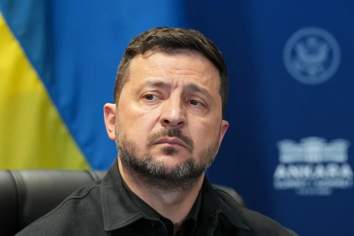 Tổng thống Zelensky cảnh báo khẩn, tố Nga chuẩn bị tấn công quy mô lớn Tổng thống Zelensky cảnh báo khẩn, tố Nga chuẩn bị tấn công quy mô lớn