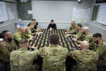 Tổng thống Zelensky thăm binh sĩ ở tiền tuyến