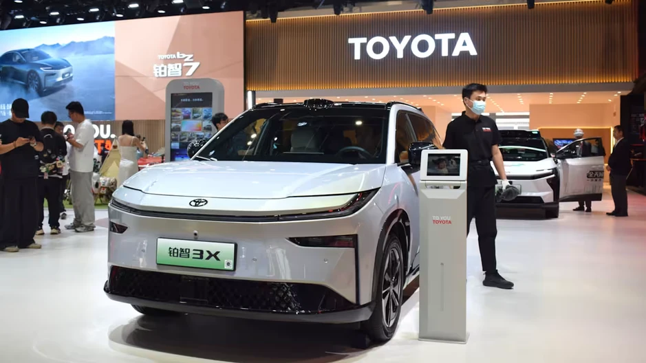 Toyota bất ngờ 'đổi bài', cả chuỗi cung ứng ở Nhật Bản rung chuyển: 'Chúng tôi không thể cạnh tranh với người Trung Quốc về giá' Toyota bất ngờ 'đổi bài', cả chuỗi cung ứng ở Nhật Bản rung chuyển: 'Chúng tôi không thể cạnh tranh với người Trung Quốc về giá'
