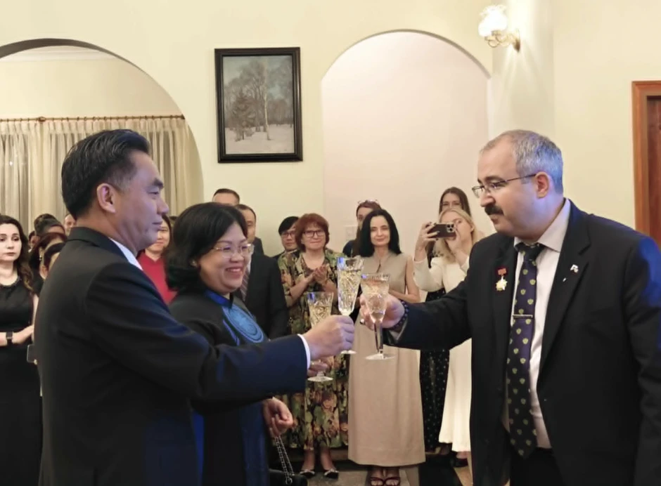 TPHCM có quan hệ kết nghĩa với 9 địa phương Nga TPHCM có quan hệ kết nghĩa với 9 địa phương Nga