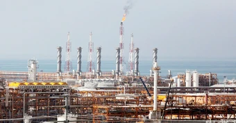 'Trái tim' khí đốt Iran bị tấn công, giá dầu vượt 112 USD/thùng