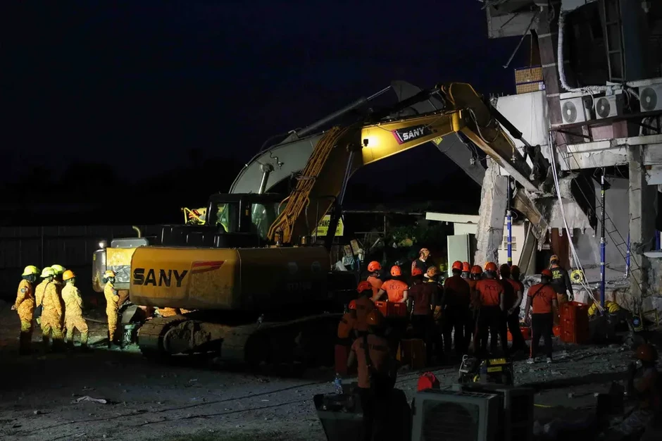 Trận động đất mạnh tại Philippines: Tìm thấy 53 thi thể nạn nhân Trận động đất mạnh tại Philippines: Tìm thấy 53 thi thể nạn nhân