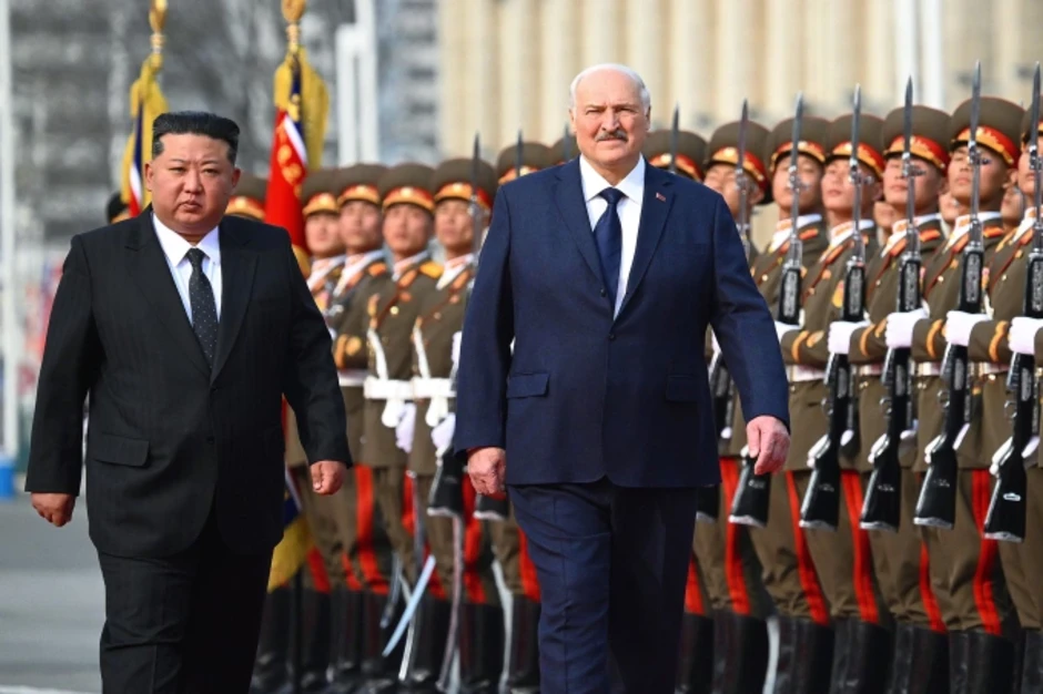 Triều Tiên bắn 21 loạt đại bác đón Tổng thống Belarus Triều Tiên bắn 21 loạt đại bác đón Tổng thống Belarus