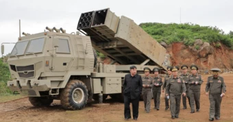 Triều Tiên công bố hình ảnh ông Kim Jong Un giám sát thử hệ thống phóng tên lửa mới