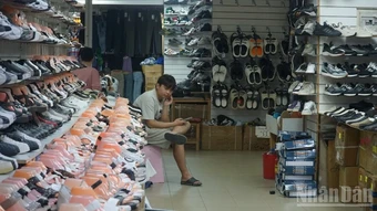 Trong khó khăn, người Việt tại Nga nỗ lực ổn định cuộc sống