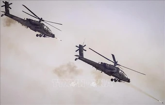 Trực thăng Apache và Seahawk của Mỹ phá hủy tàu Iran ở eo biển Hormuz