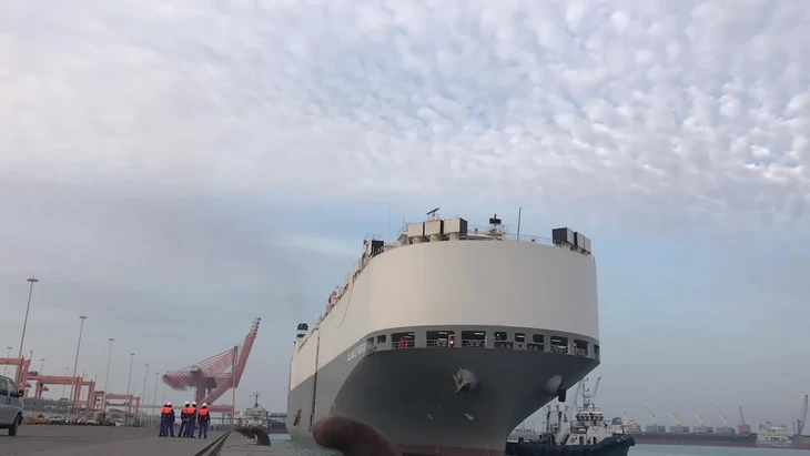 Trung Đông sáng 5-5: UAE đánh chặn tên lửa, drone Iran; Ông Trump nói Mỹ bắn hạ 7 tàu Iran Trung Đông sáng 5-5: UAE đánh chặn tên lửa, drone Iran; Ông Trump nói Mỹ bắn hạ 7 tàu Iran