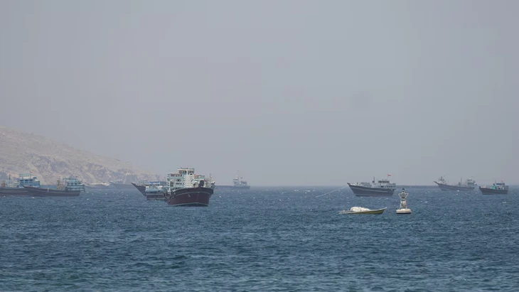 Trung Đông sáng 5-5: UAE đánh chặn tên lửa, drone Iran; Ông Trump nói Mỹ bắn hạ 7 tàu Iran Trung Đông sáng 5-5: UAE đánh chặn tên lửa, drone Iran; Ông Trump nói Mỹ bắn hạ 7 tàu Iran