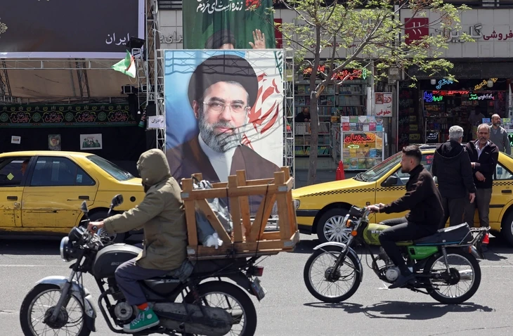 Trung Đông sáng 7-4: Iran hạ F-15 Mỹ bằng tên lửa vác vai, chỉ trích ông Trump họp báo hoang tưởng Trung Đông sáng 7-4: Iran hạ F-15 Mỹ bằng tên lửa vác vai, chỉ trích ông Trump họp báo hoang tưởng