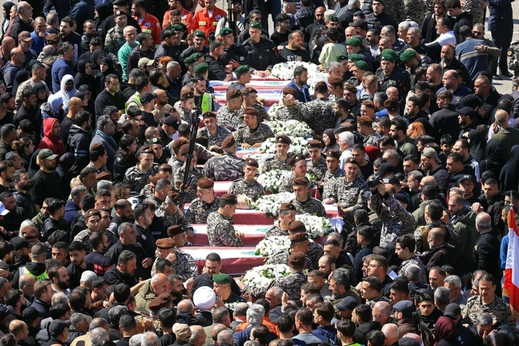 Trung Đông tối 11-4: Iran đàm phán nhưng vẫn 'đặt tay trên cò súng'; Tàu Mỹ đã qua eo biển Hormuz? Trung Đông tối 11-4: Iran đàm phán nhưng vẫn 'đặt tay trên cò súng'; Tàu Mỹ đã qua eo biển Hormuz?