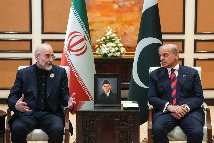 Trung Đông tối 11-4: Iran đàm phán nhưng vẫn 'đặt tay trên cò súng'; Tàu Mỹ đã qua eo biển Hormuz? Trung Đông tối 11-4: Iran đàm phán nhưng vẫn 'đặt tay trên cò súng'; Tàu Mỹ đã qua eo biển Hormuz?