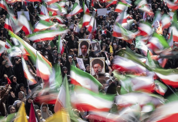 Trung Đông tối 18-4: Rộ tin tàu Iran nổ súng vào tàu chở dầu ở eo biển Hormuz Trung Đông tối 18-4: Rộ tin tàu Iran nổ súng vào tàu chở dầu ở eo biển Hormuz
