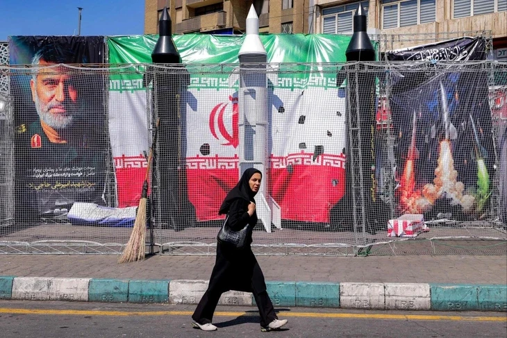 Trung Đông tối 7-4: Mỹ tấn công đảo dầu Kharg, nhiều cây cầu tại Iran cũng bị không kích