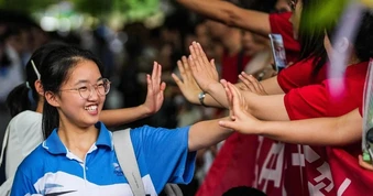 Trung Quốc cải cách giáo dục đại học trước đà suy giảm dân số