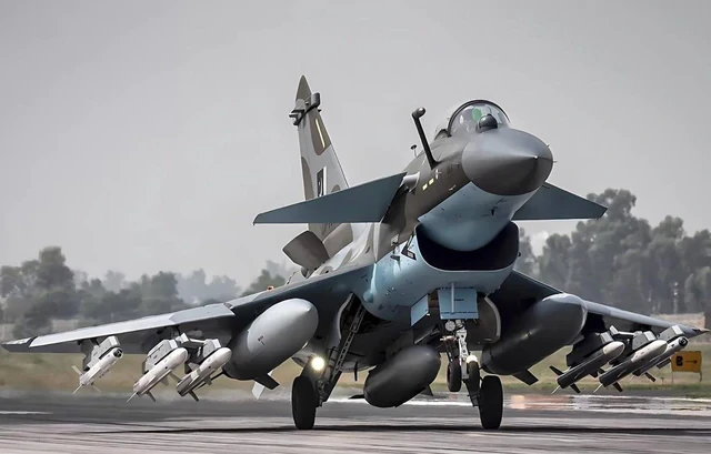 Trung Quốc chốt đơn gần 100 chiếc J-10 - Khách hàng ĐNA đầu tiên lộ diện, nói đúng 2 từ ẩn ý