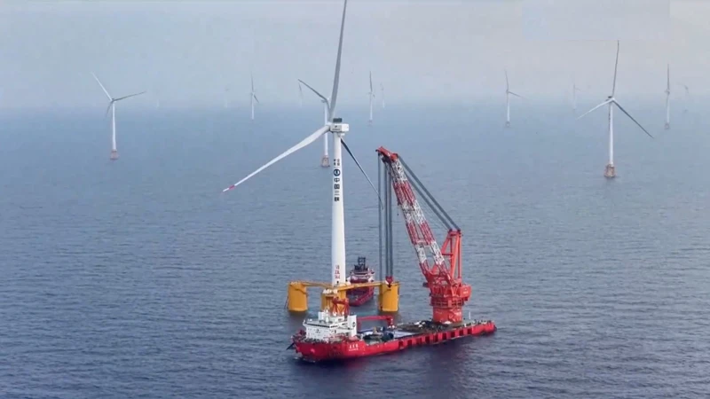Trung Quốc lắp turbine điện gió nổi ngoài khơi lớn nhất thế giới Trung Quốc lắp turbine điện gió nổi ngoài khơi lớn nhất thế giới