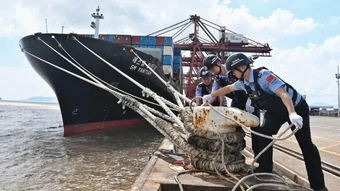 Trung Quốc, Nhật Bản ứng phó bão Dolphin