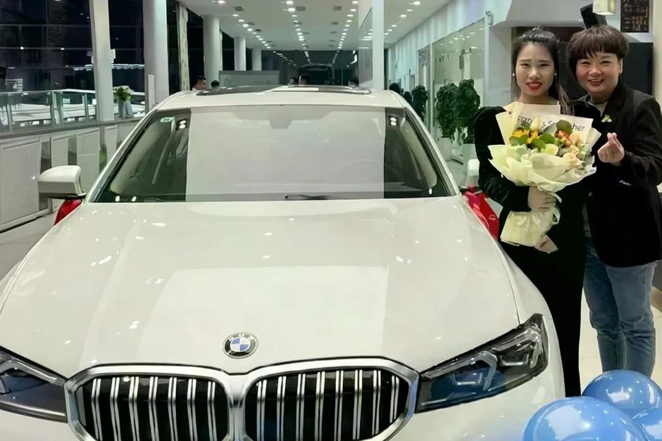 Trung Quốc: Sếp tặng nhân viên xe hơi BMW để đi làm đỡ vất vả Trung Quốc: Sếp tặng nhân viên xe hơi BMW để đi làm đỡ vất vả