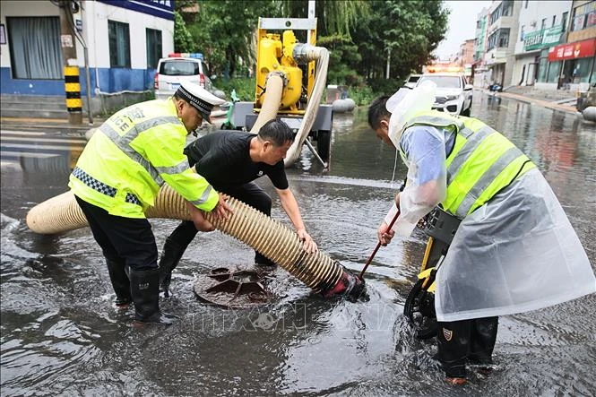 Trung Quốc sơ tán hơn 60.000 người do mưa lớn Trung Quốc sơ tán hơn 60.000 người do mưa lớn