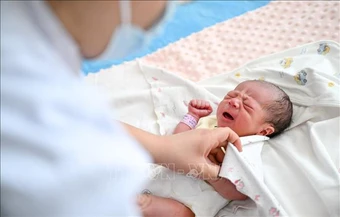 Trung Quốc: Tăng ngân sách trợ cấp nuôi dạy con cái