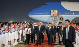 Trung Quốc trải thảm đỏ đón ông Trump ở sân bay Bắc Kinh