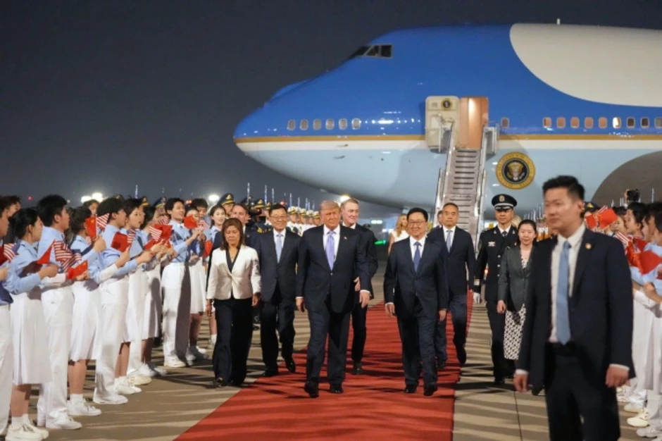 Trung Quốc trải thảm đỏ đón ông Trump ở sân bay Bắc Kinh Trung Quốc trải thảm đỏ đón ông Trump ở sân bay Bắc Kinh