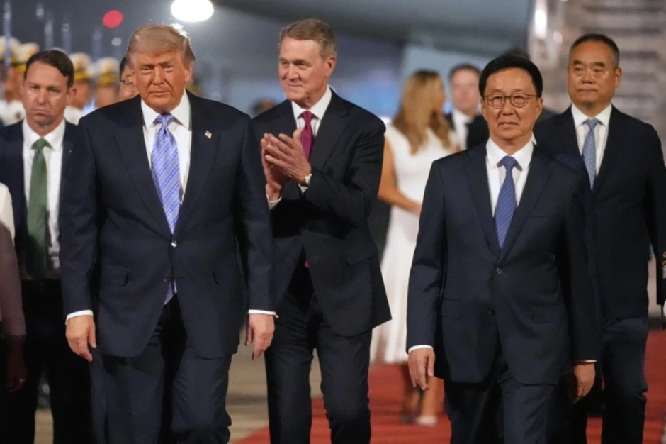 Trung Quốc trải thảm đỏ đón ông Trump ở sân bay Bắc Kinh Trung Quốc trải thảm đỏ đón ông Trump ở sân bay Bắc Kinh